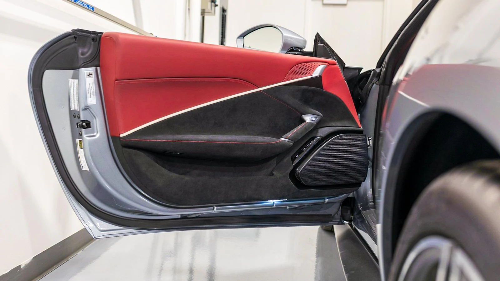 2025 Ferrari Roma Spider, 7/16