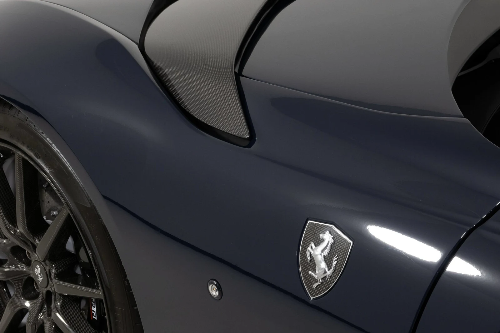 2022 Ferrari 812 Competizione, 10/30