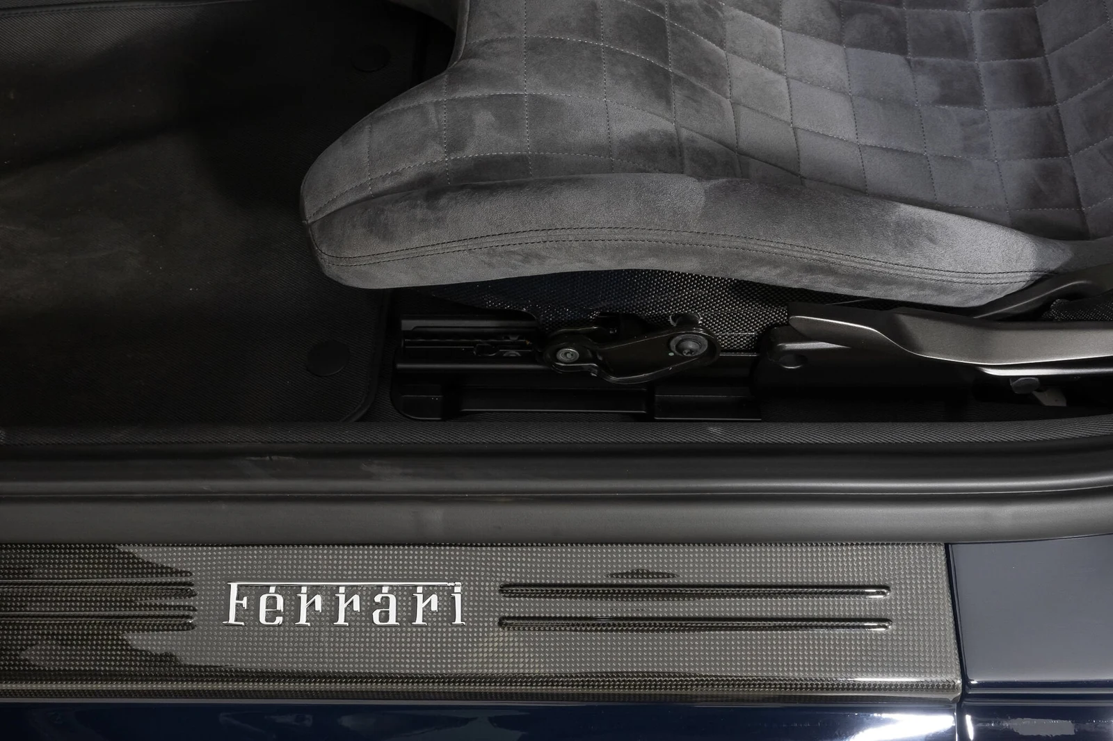 2022 Ferrari 812 Competizione, 18/30