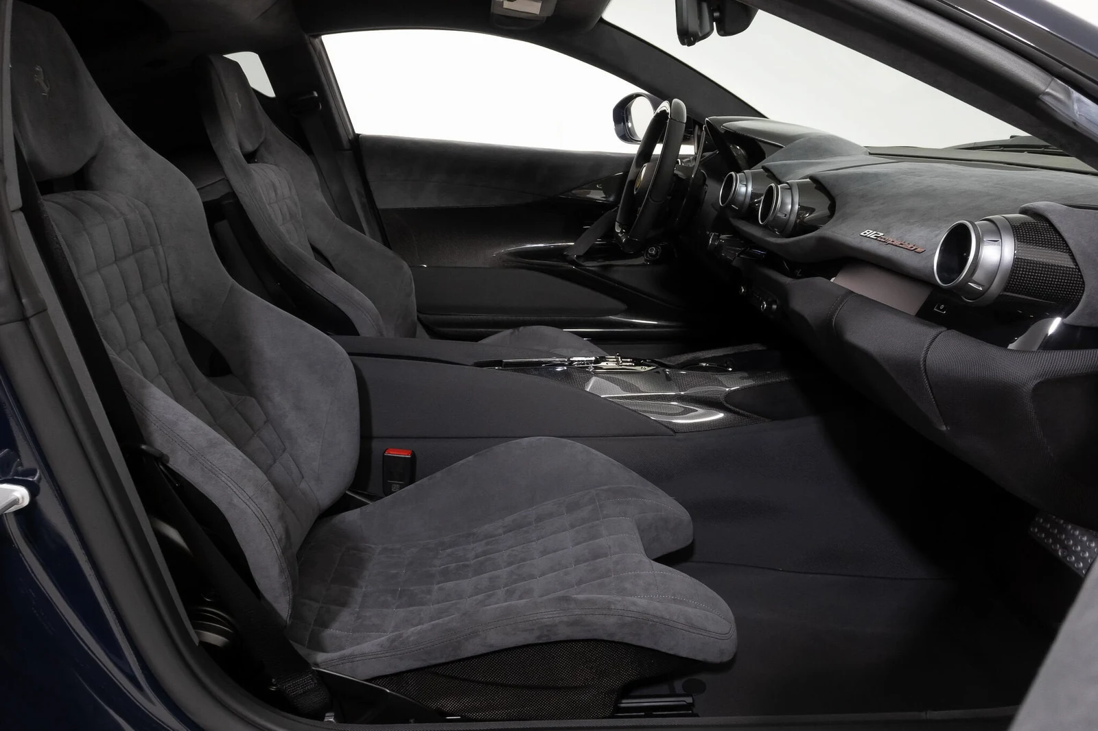 2022 Ferrari 812 Competizione, 26/30