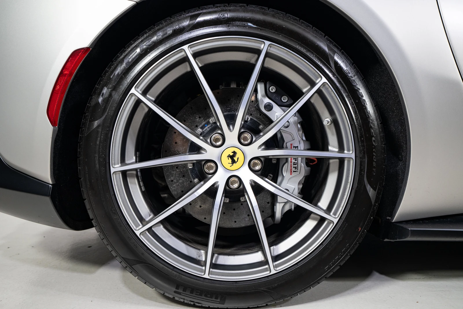2022 Ferrari 812 GTS, 8/30