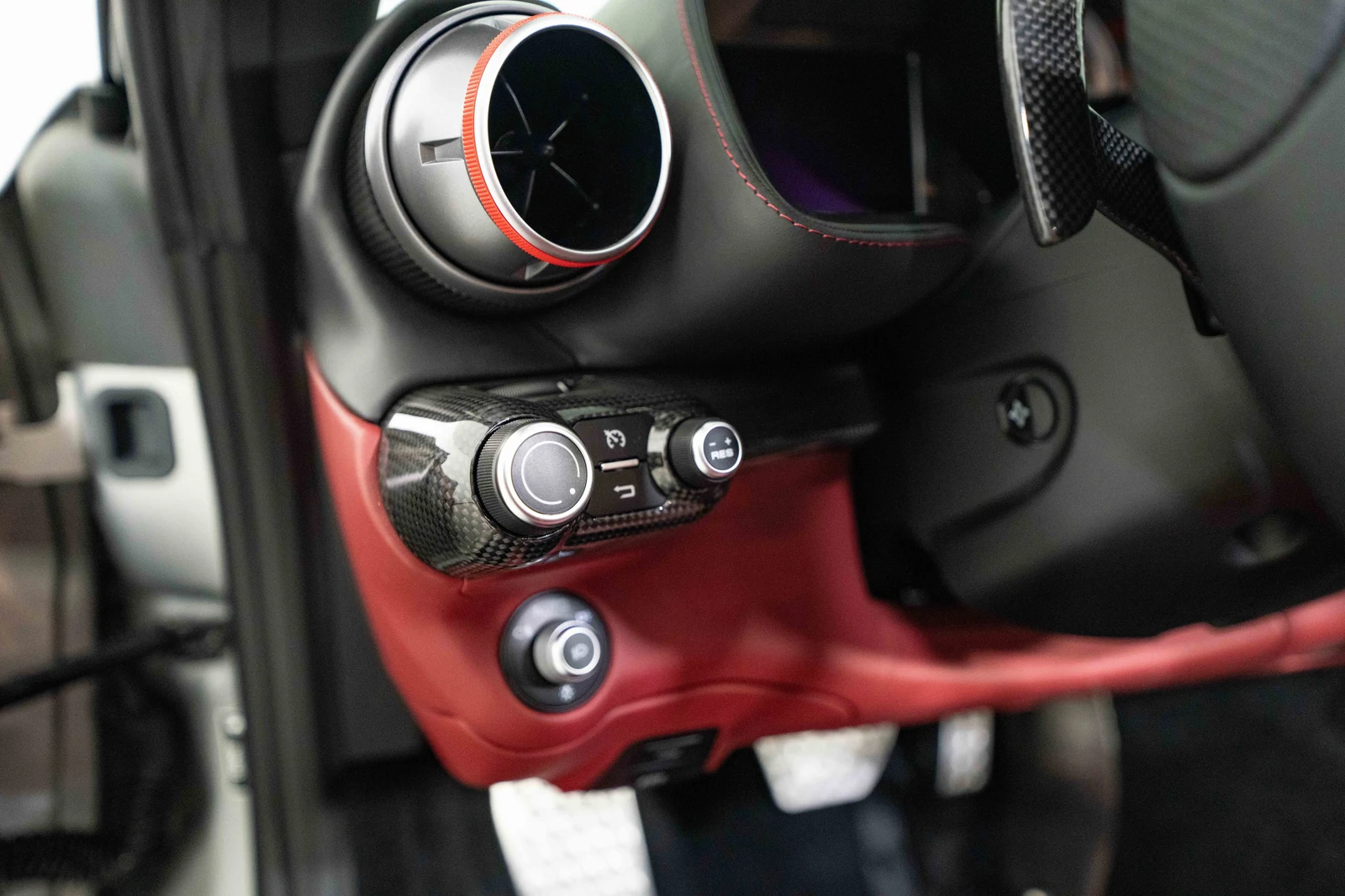 2022 Ferrari 812 GTS, 16/30