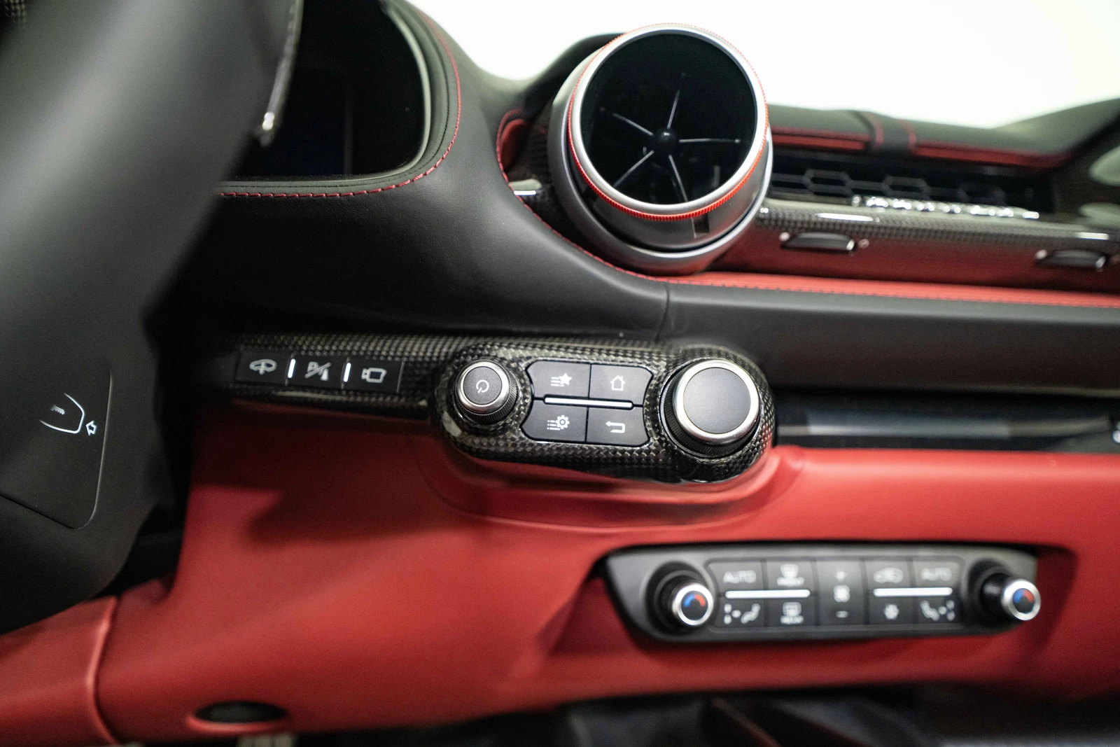 2022 Ferrari 812 GTS, 18/30