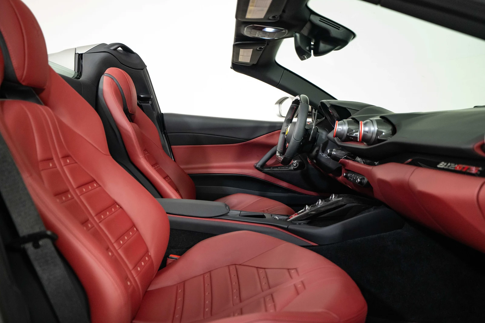 2022 Ferrari 812 GTS, 28/30