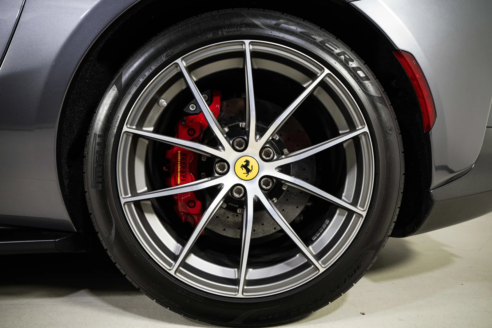2022 Ferrari 812 GTS, 8/30