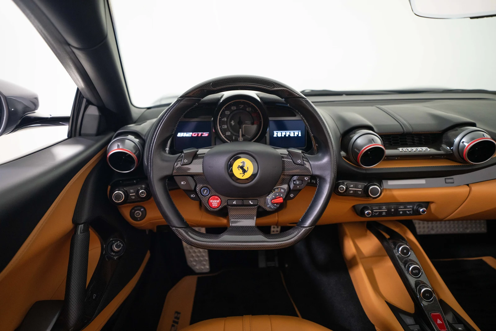 2022 Ferrari 812 GTS, 28/30