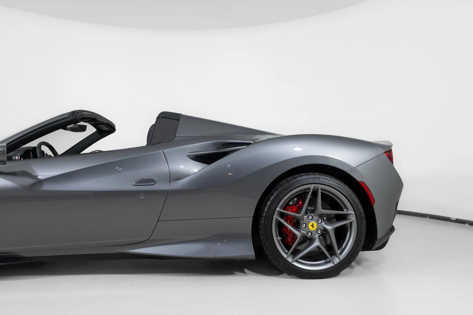 2022 Ferrari F8 Spider, 10/30