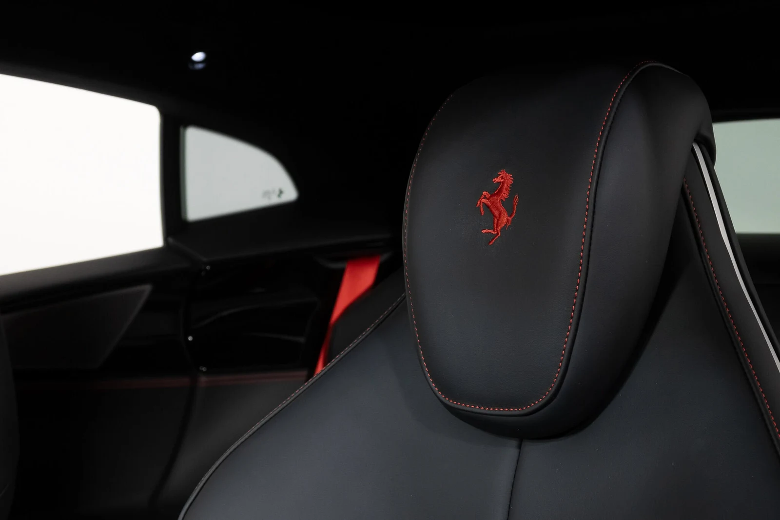 2025 Ferrari Purosangue, 28/30