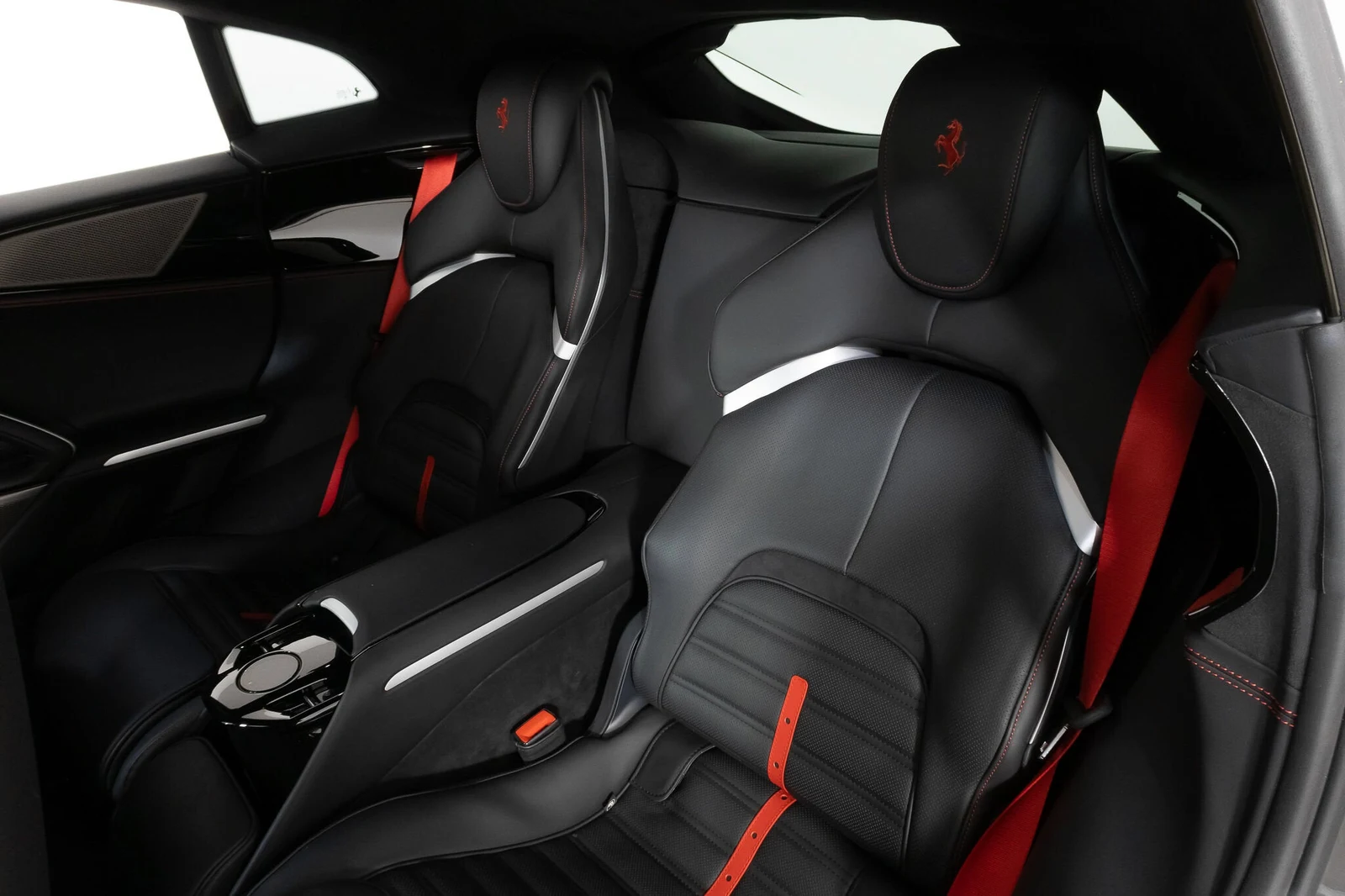 2025 Ferrari Purosangue, 29/30