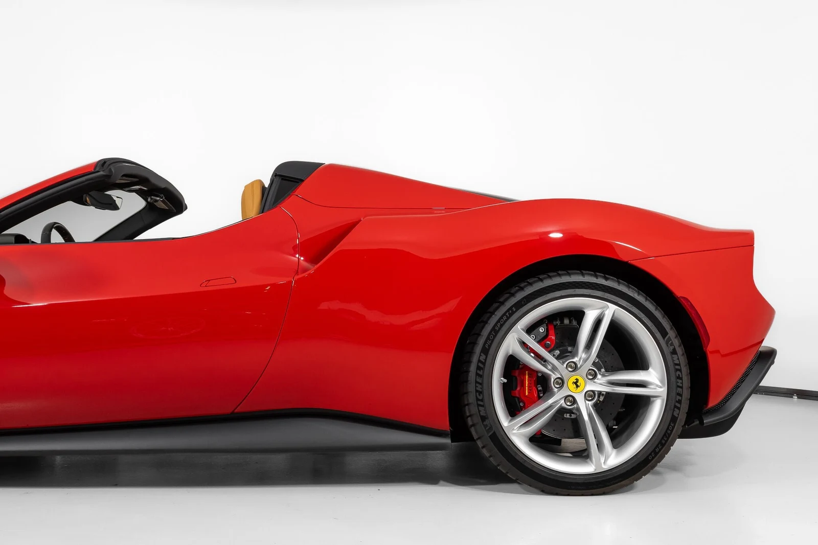 2025 Ferrari 296 GTS, 13/30