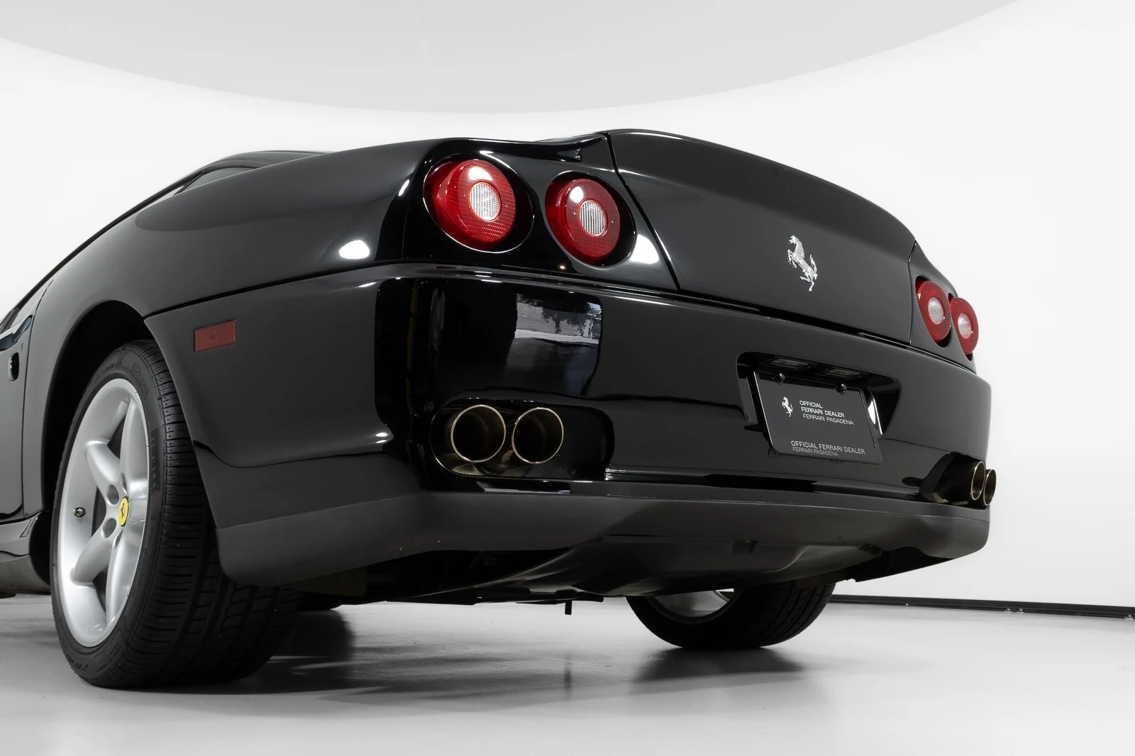 1999 Ferrari 550 Maranello, rear three-quarter view, Nero