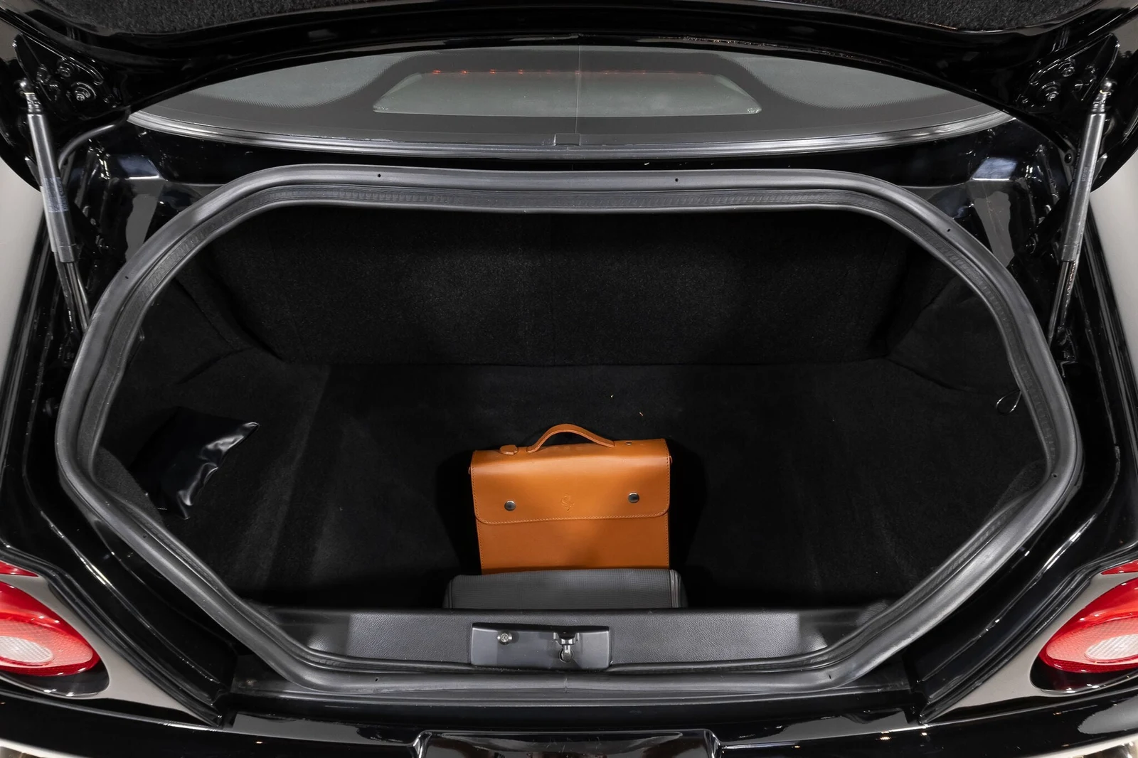1999 Ferrari 550 Maranello trunk