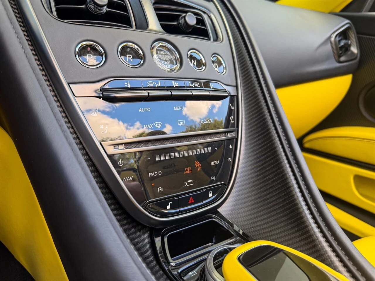 2023 Aston Martin DBS 770 Ultimate Volante, 19/20