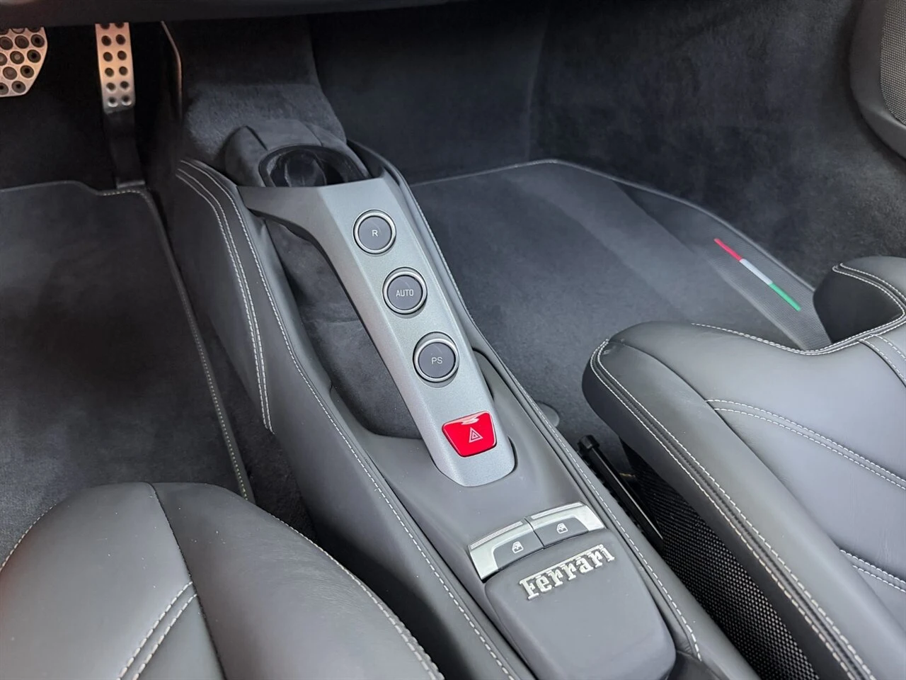 2017 Ferrari 488 GTB, 17/20