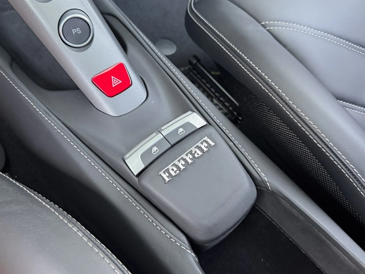 2017 Ferrari 488 GTB, 18/20