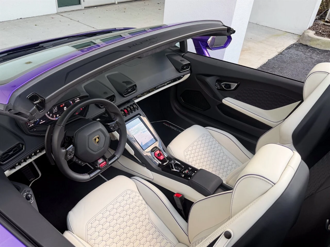 2023 Lamborghini Huracán EVO RWD Spyder, 2/30