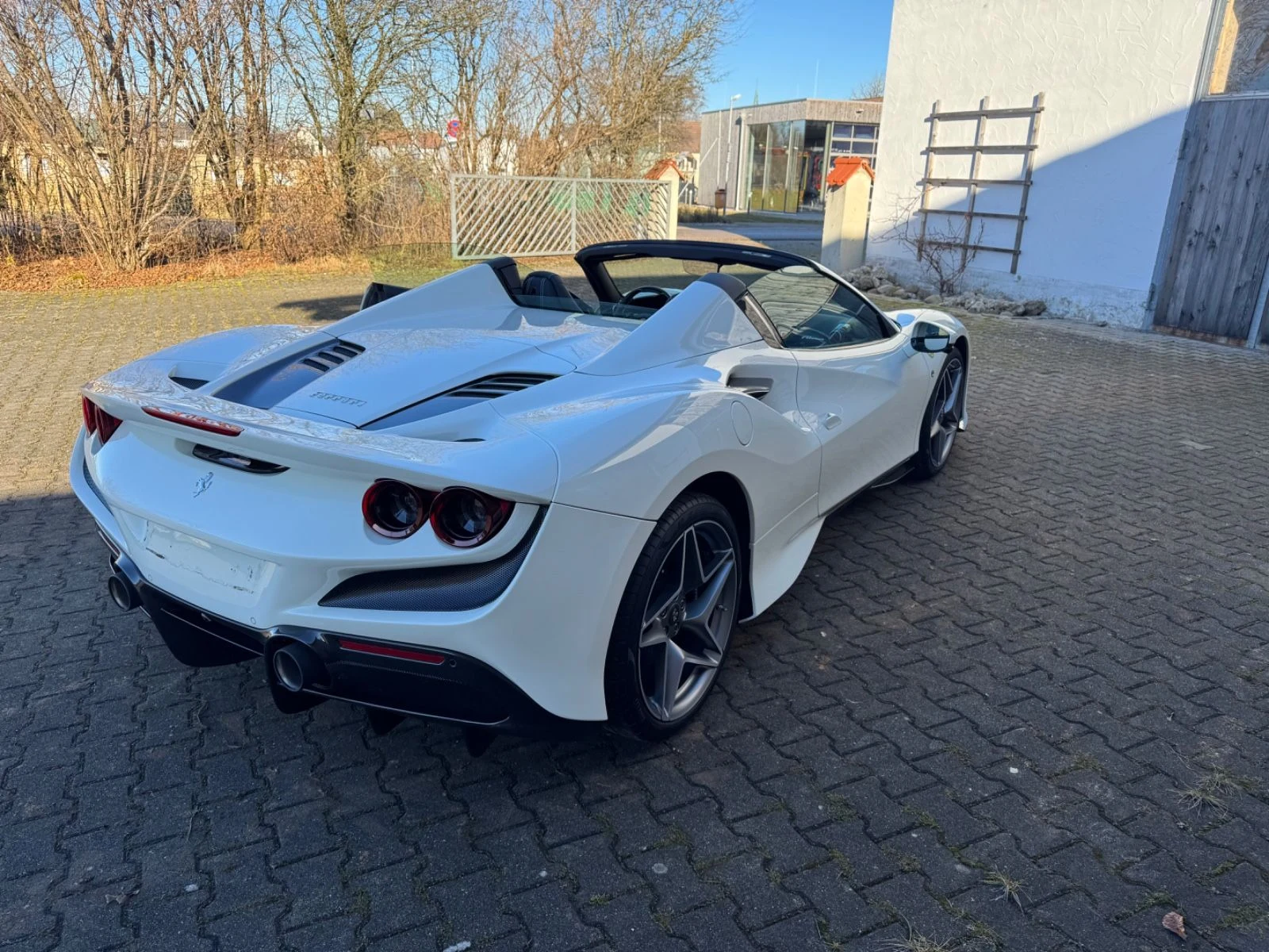 Ferrari F8 Spider, 4/10