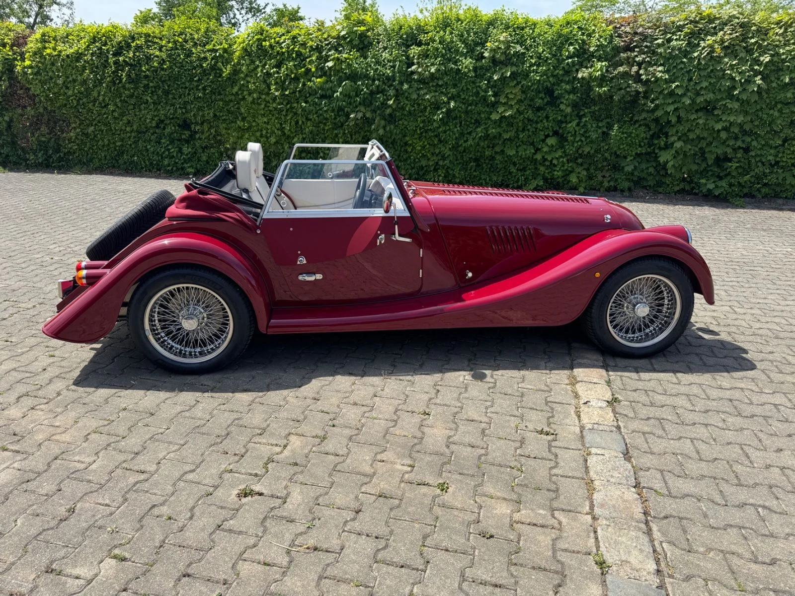 Morgan Plus Four, 2/10