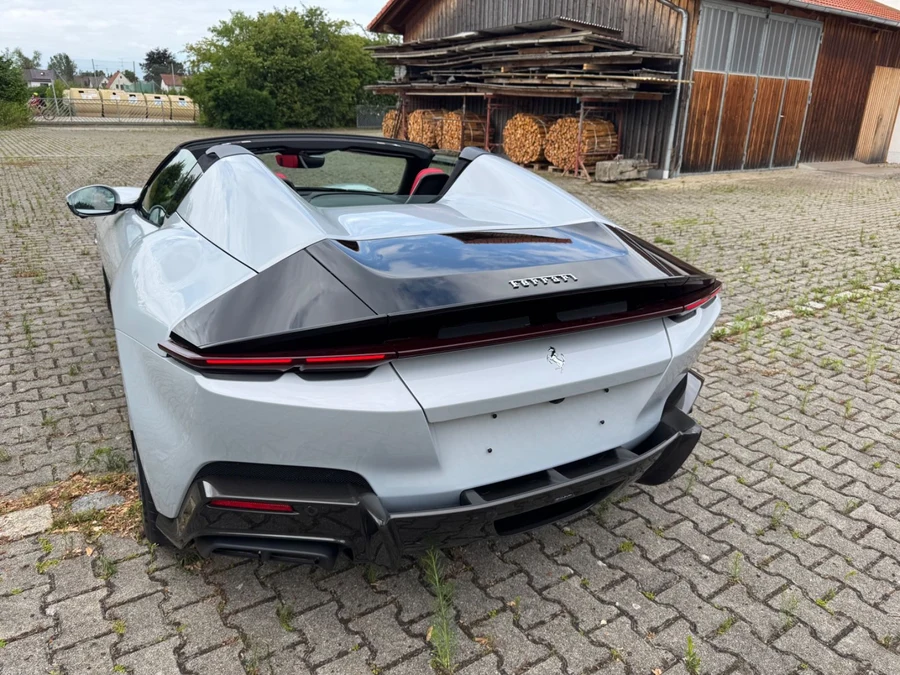 Ferrari 12Cilindri Spider, 4/10