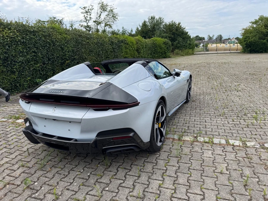 Ferrari 12Cilindri Spider, 6/10