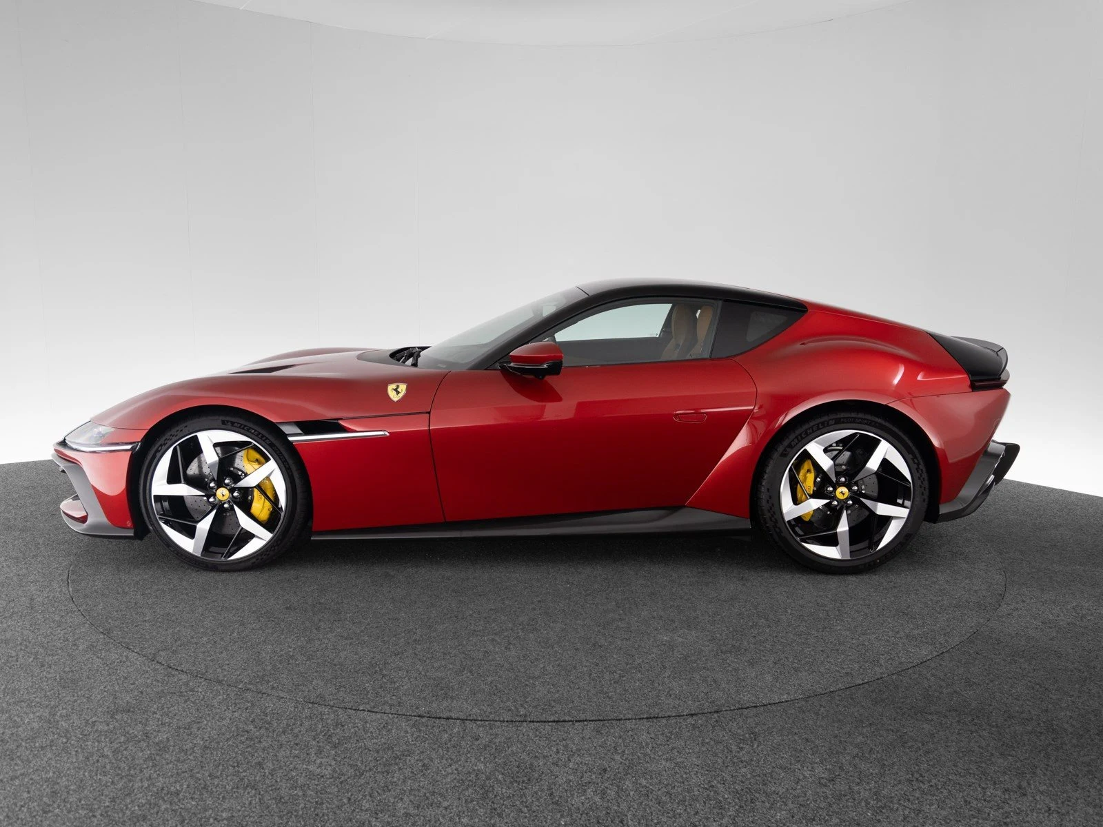 Ferrari 12Cilindri, 2/10