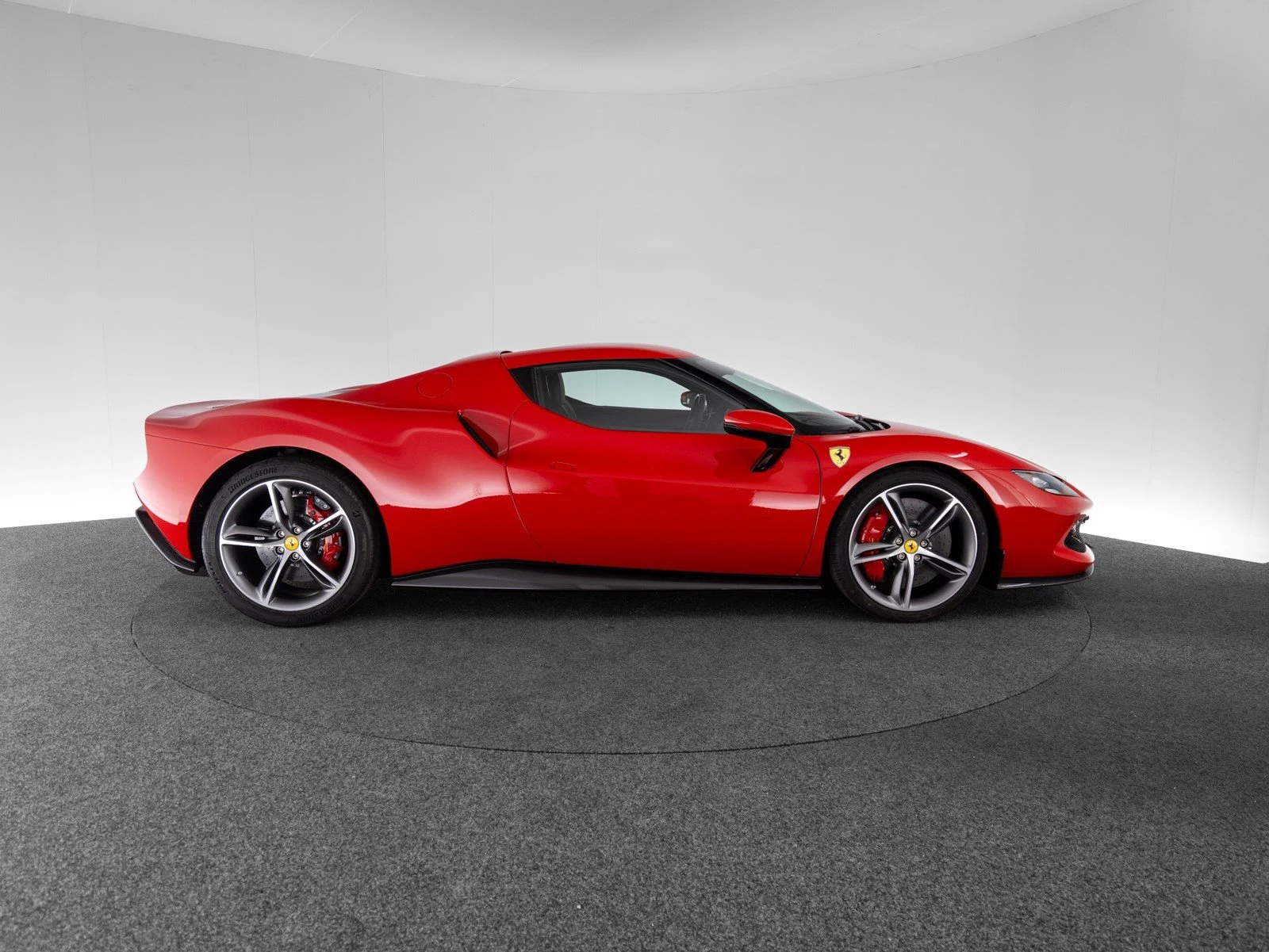 Ferrari 296 GTB, 4/10