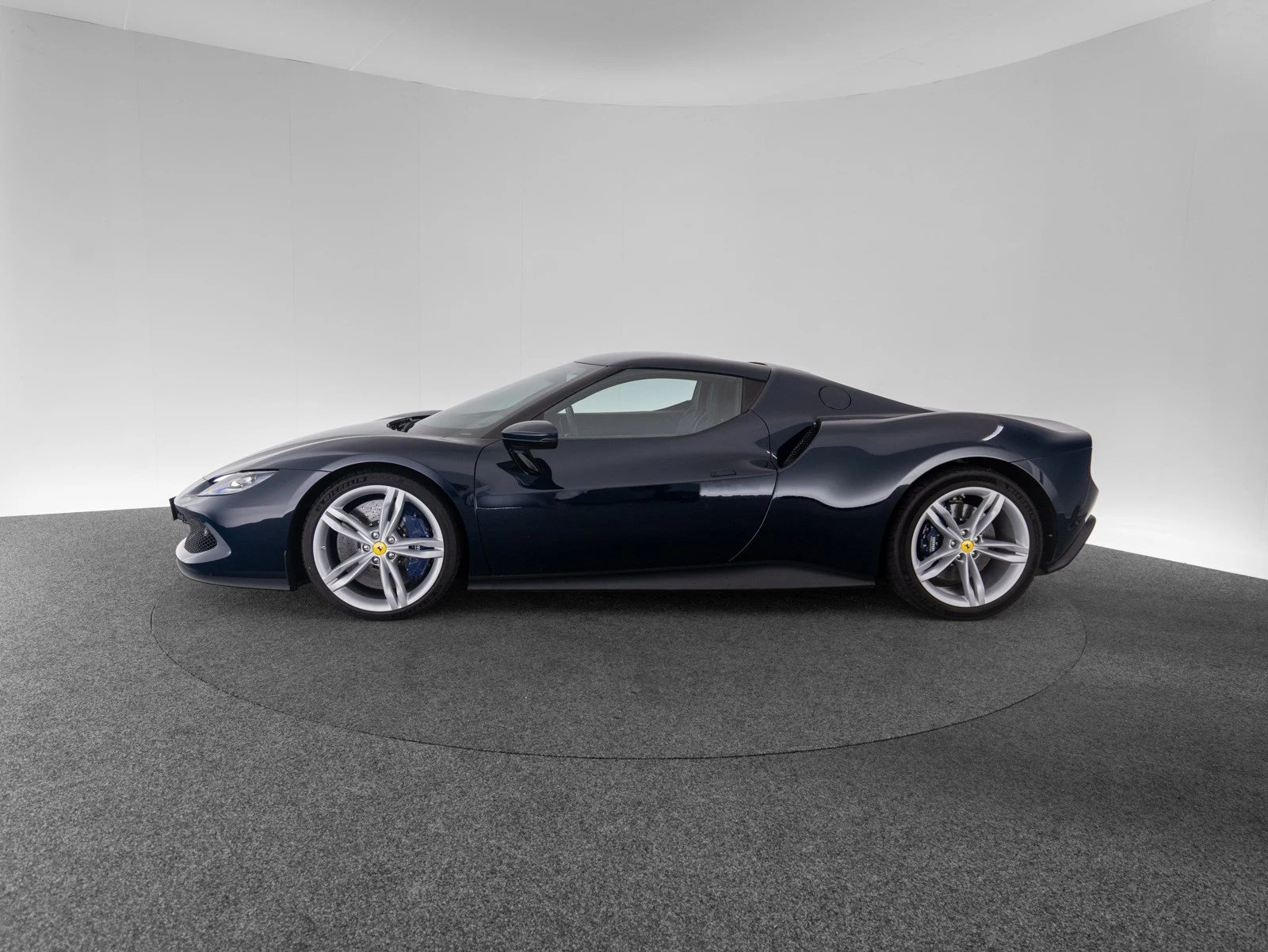 Ferrari 296 GTB, 2/10