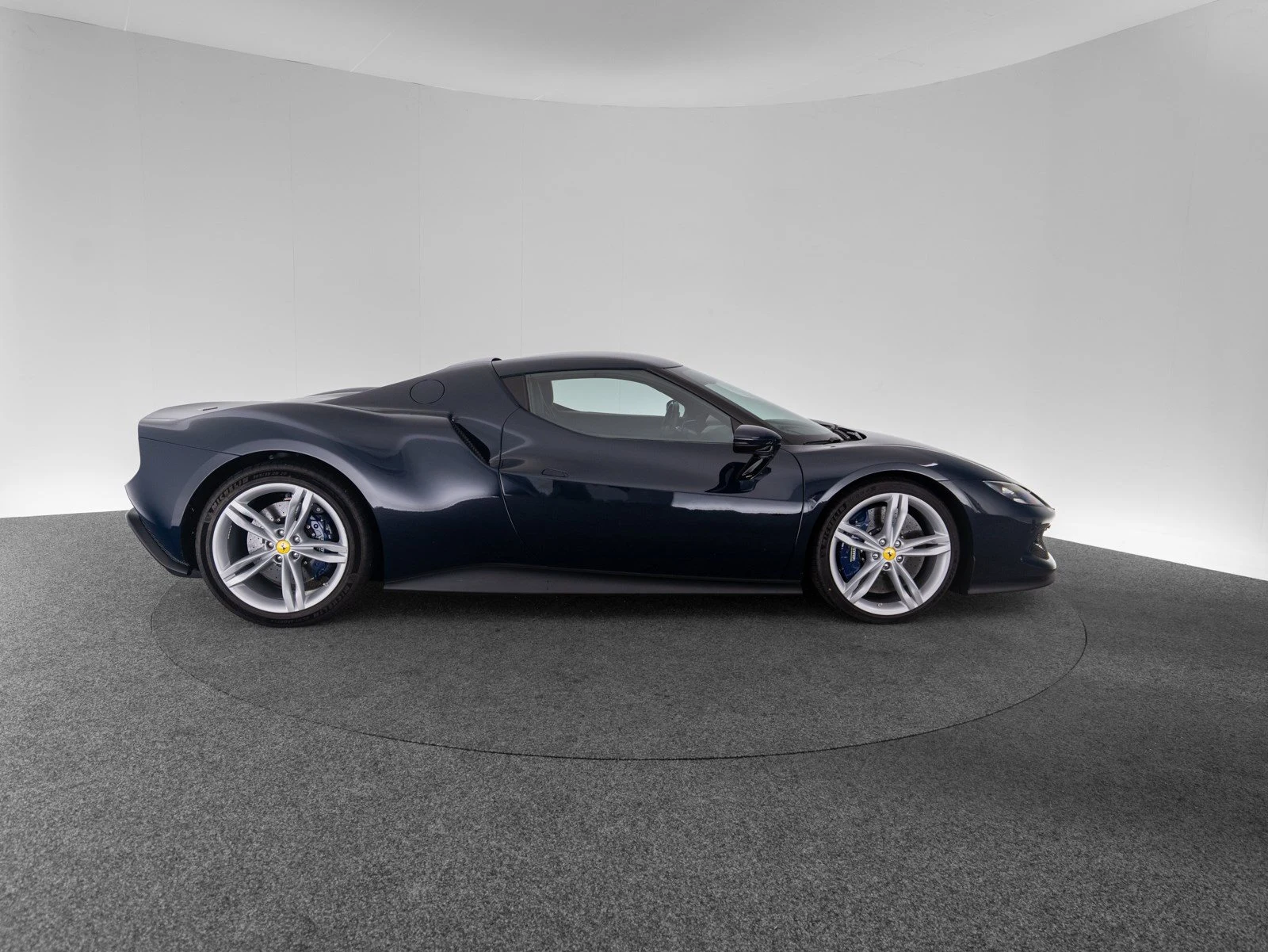 Ferrari 296 GTB, 6/10