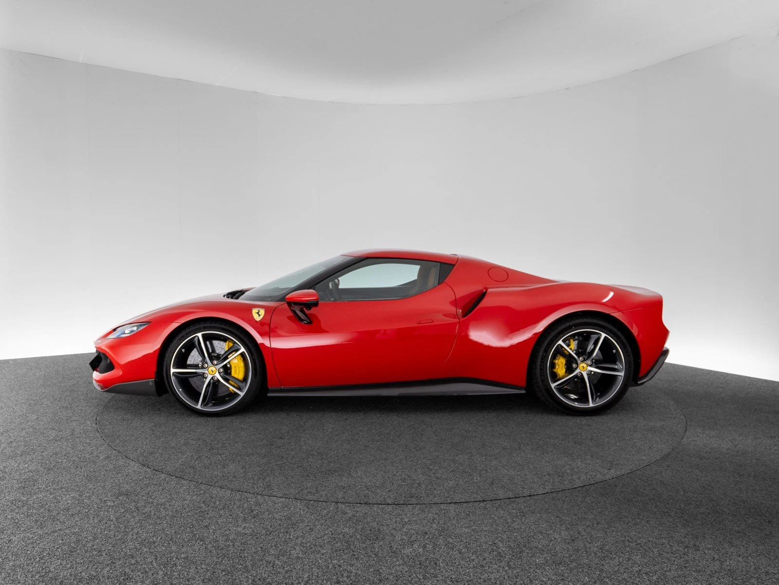 Ferrari 296 GTB, 4/10