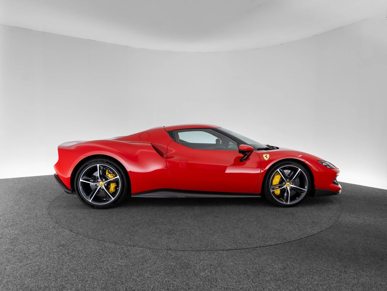 Ferrari 296 GTB, 8/10