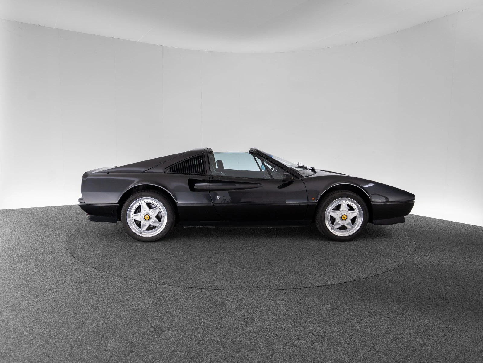 Ferrari 328 GTS, 4/10