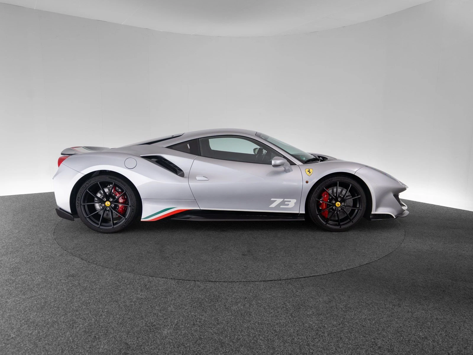 Ferrari 488 Pista Piloti, 3/10