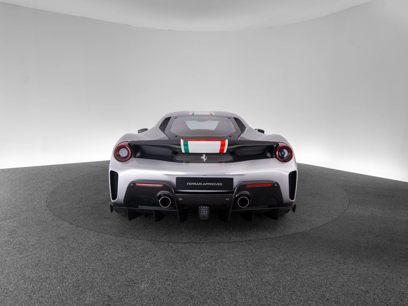 Ferrari 488 Pista Piloti, 6/10