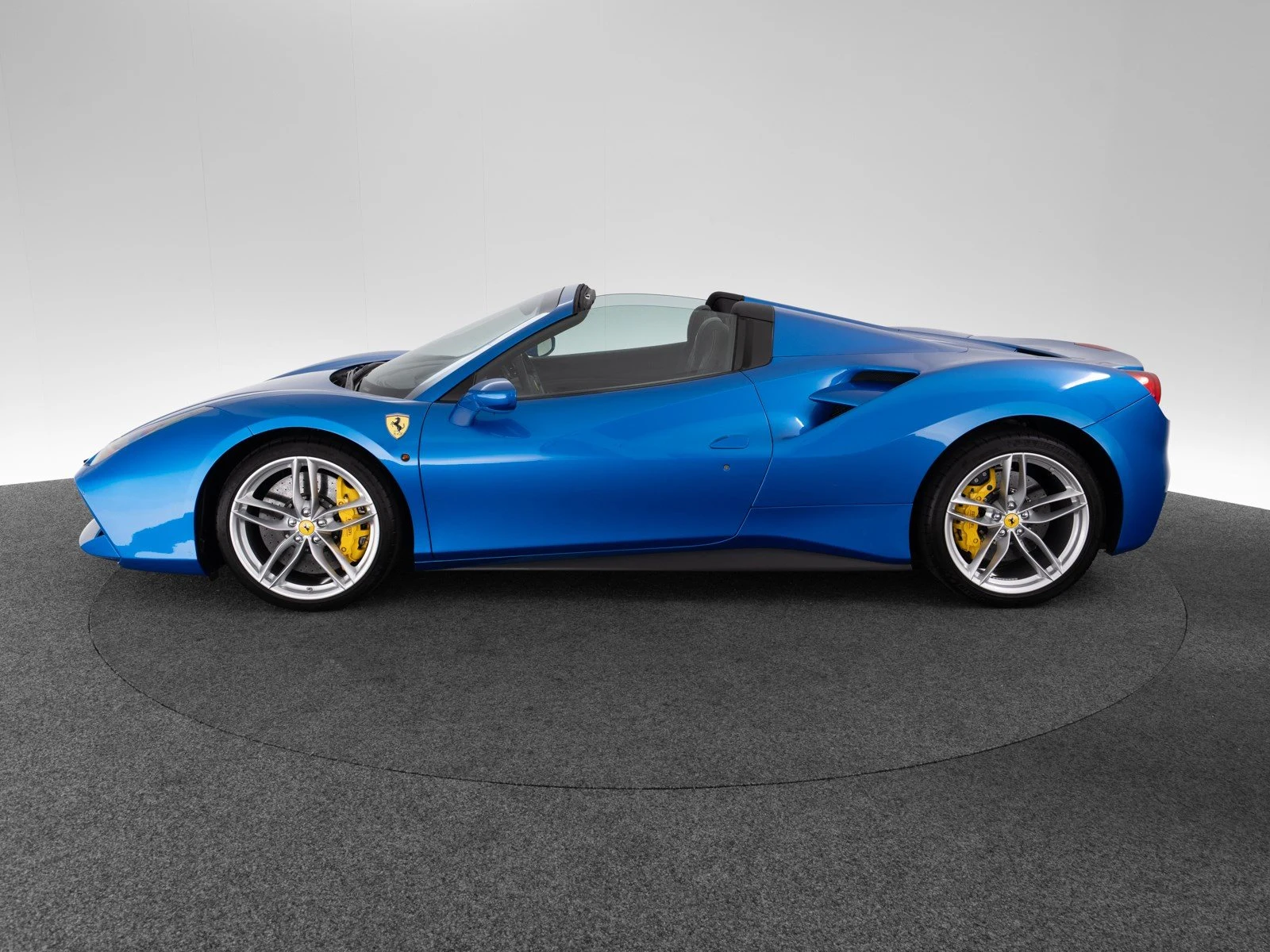 Ferrari 488 Spider, 4/10