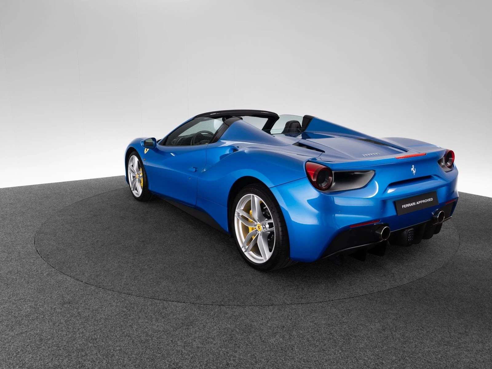 Ferrari 488 Spider, 5/10