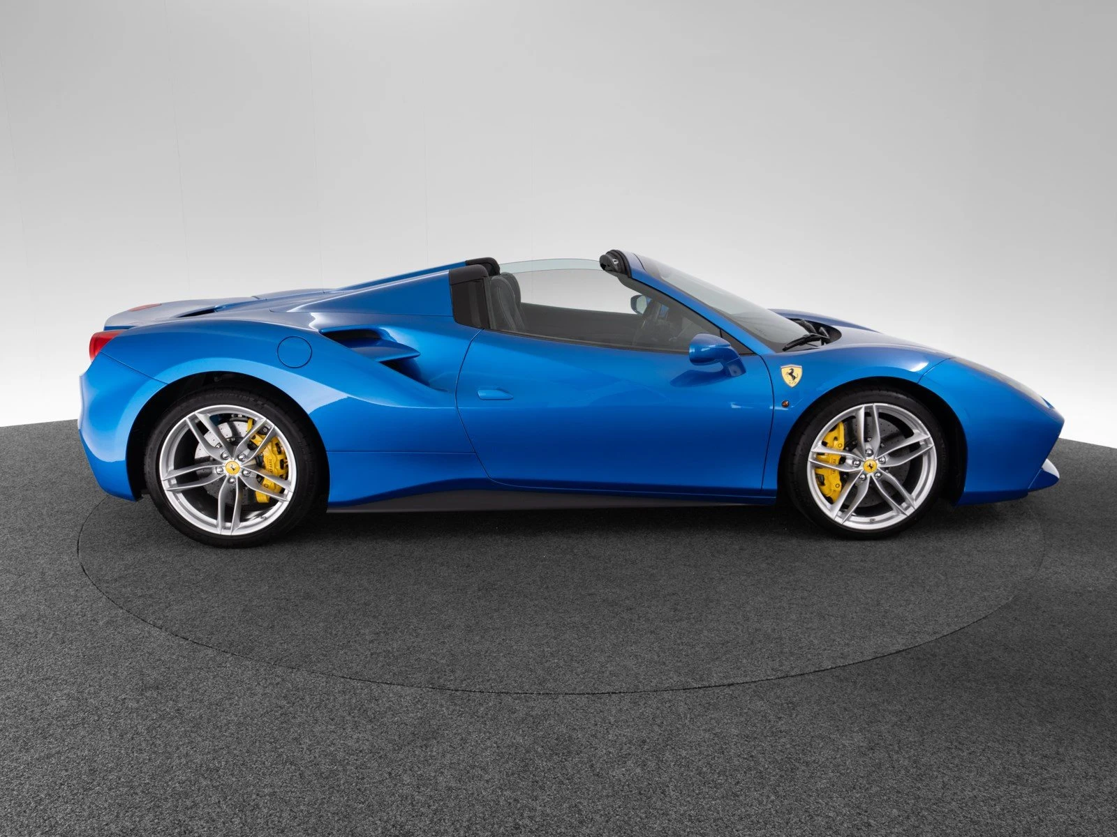 Ferrari 488 Spider, 9/10