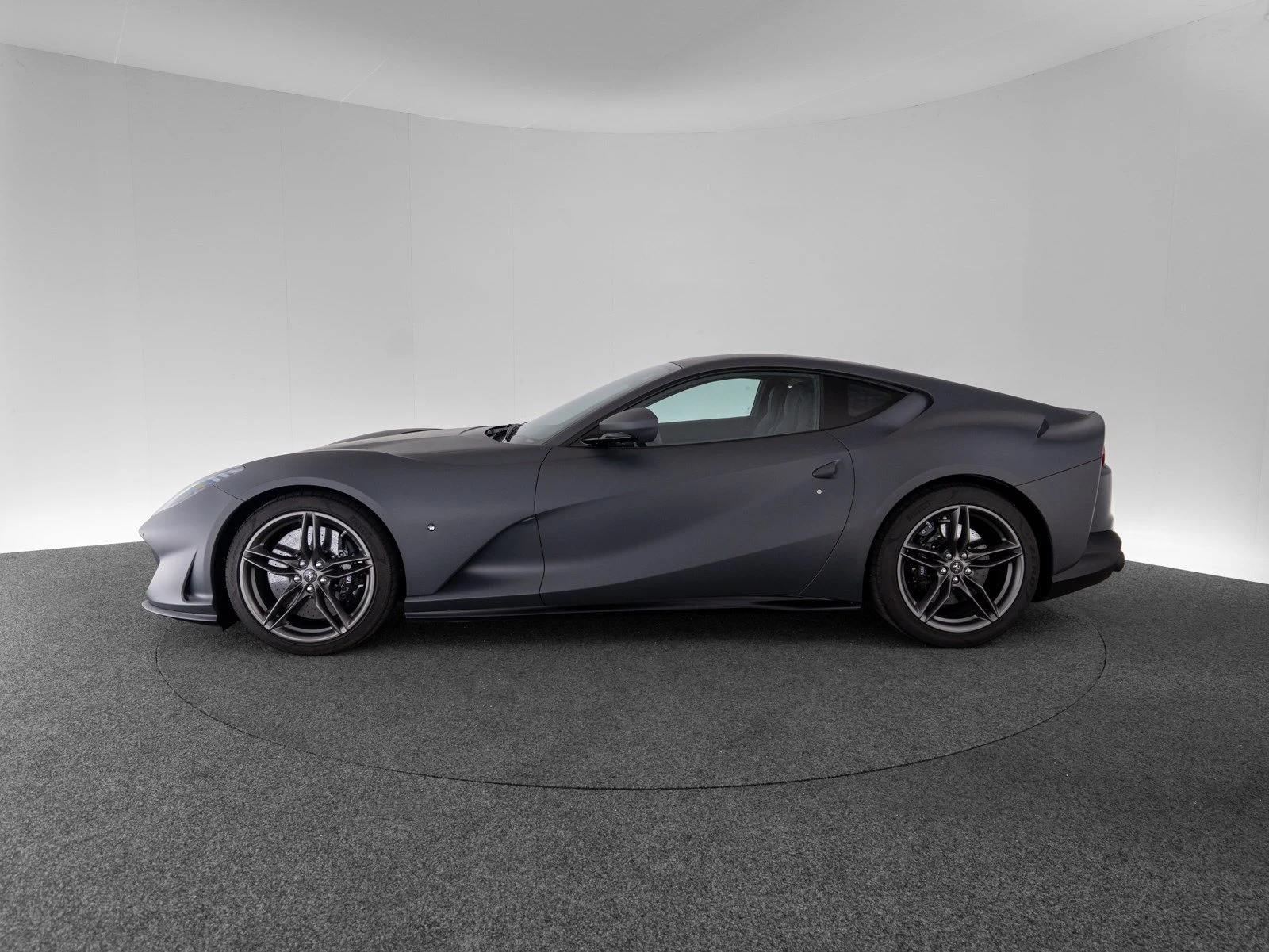 Ferrari 812 Superfast, 5/10