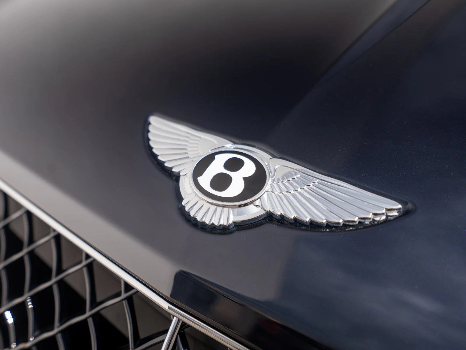 Bentley Bentayga V8, 4/10