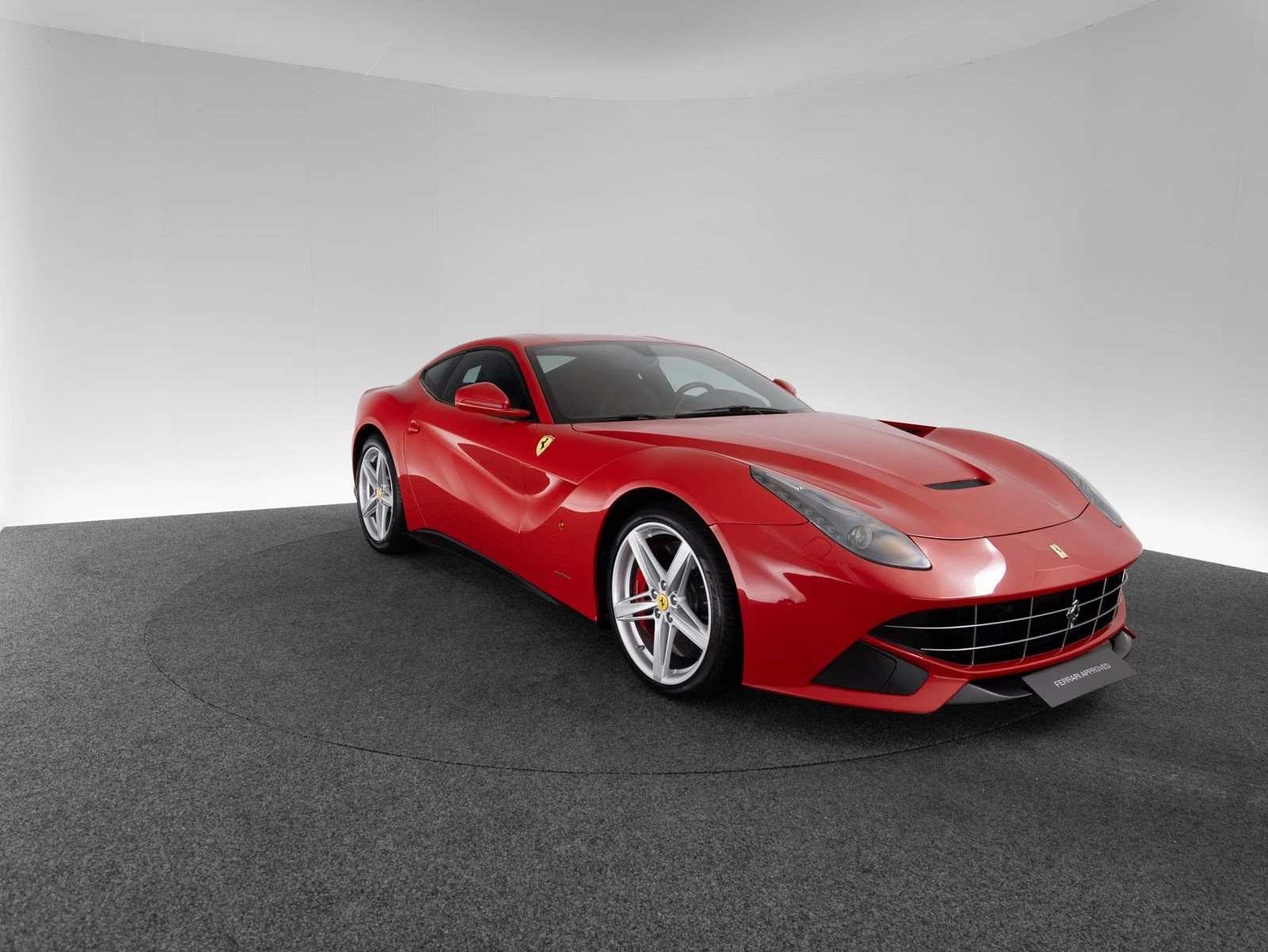 Ferrari F12berlinetta, 6/10