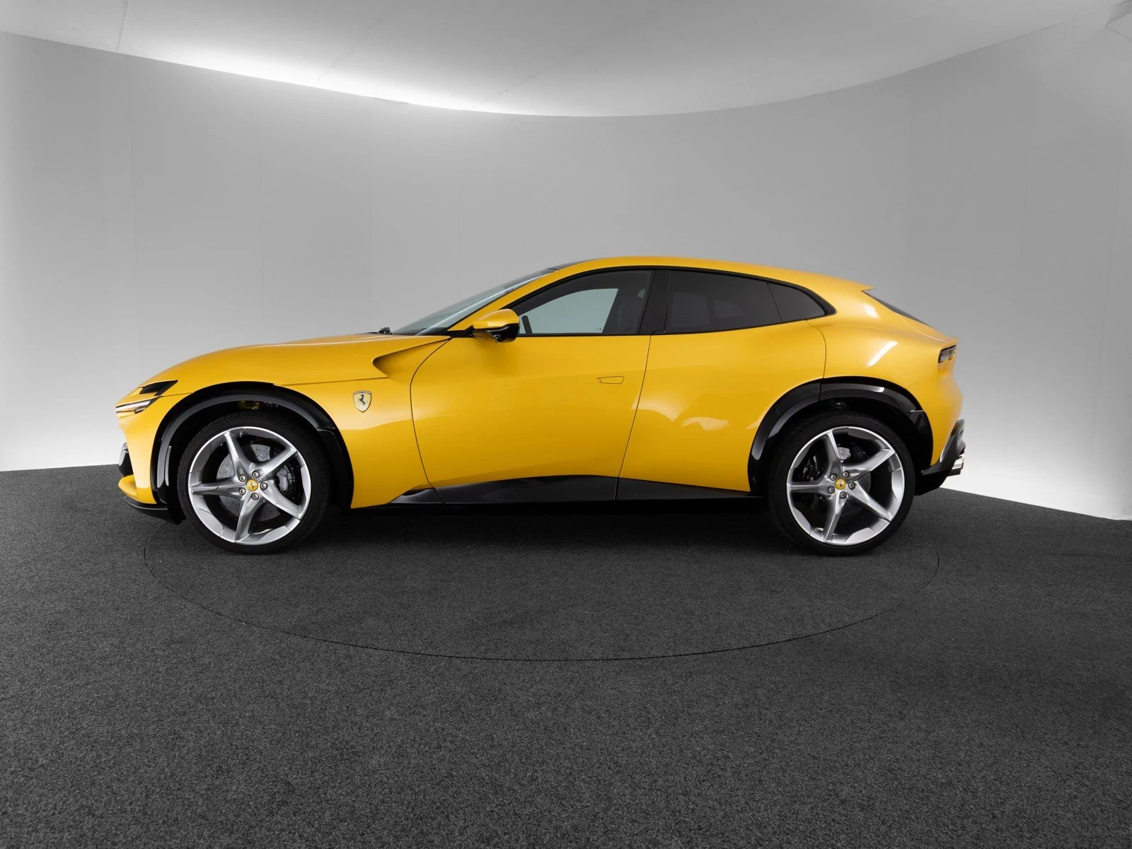 Ferrari Purosangue, 2/10