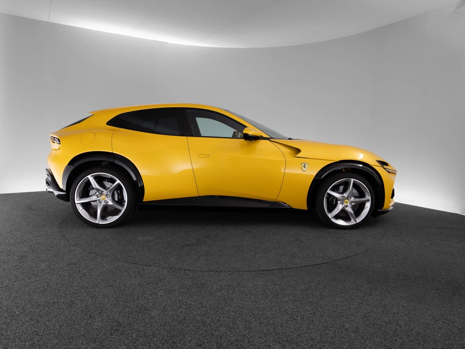 Ferrari Purosangue, 6/10