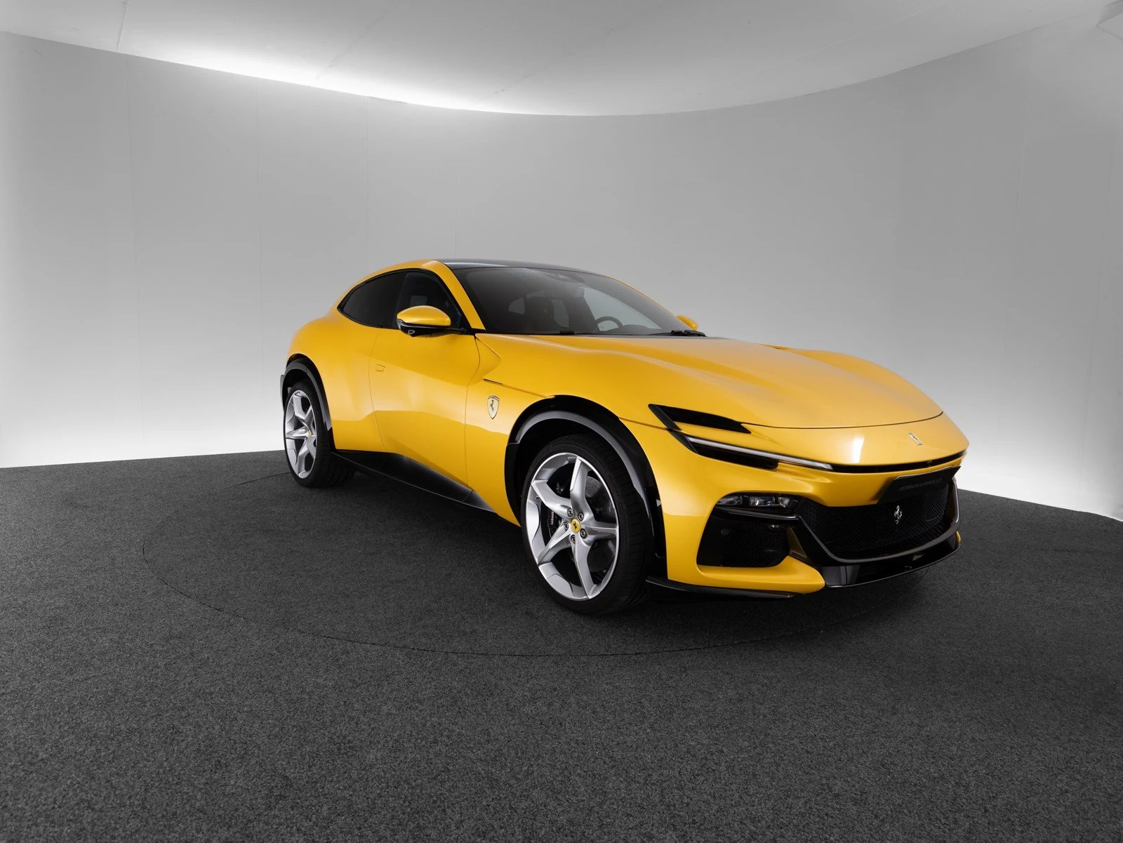 Ferrari Purosangue, 7/10