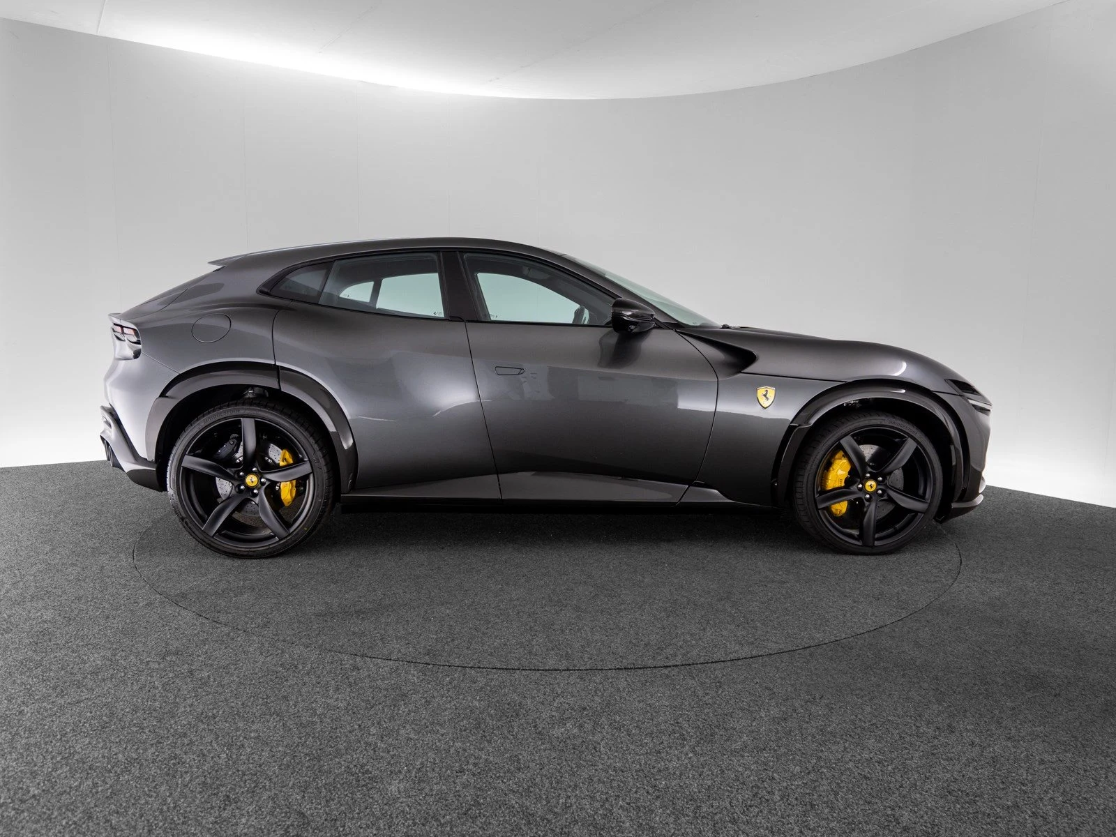 Ferrari Purosangue, 4/10