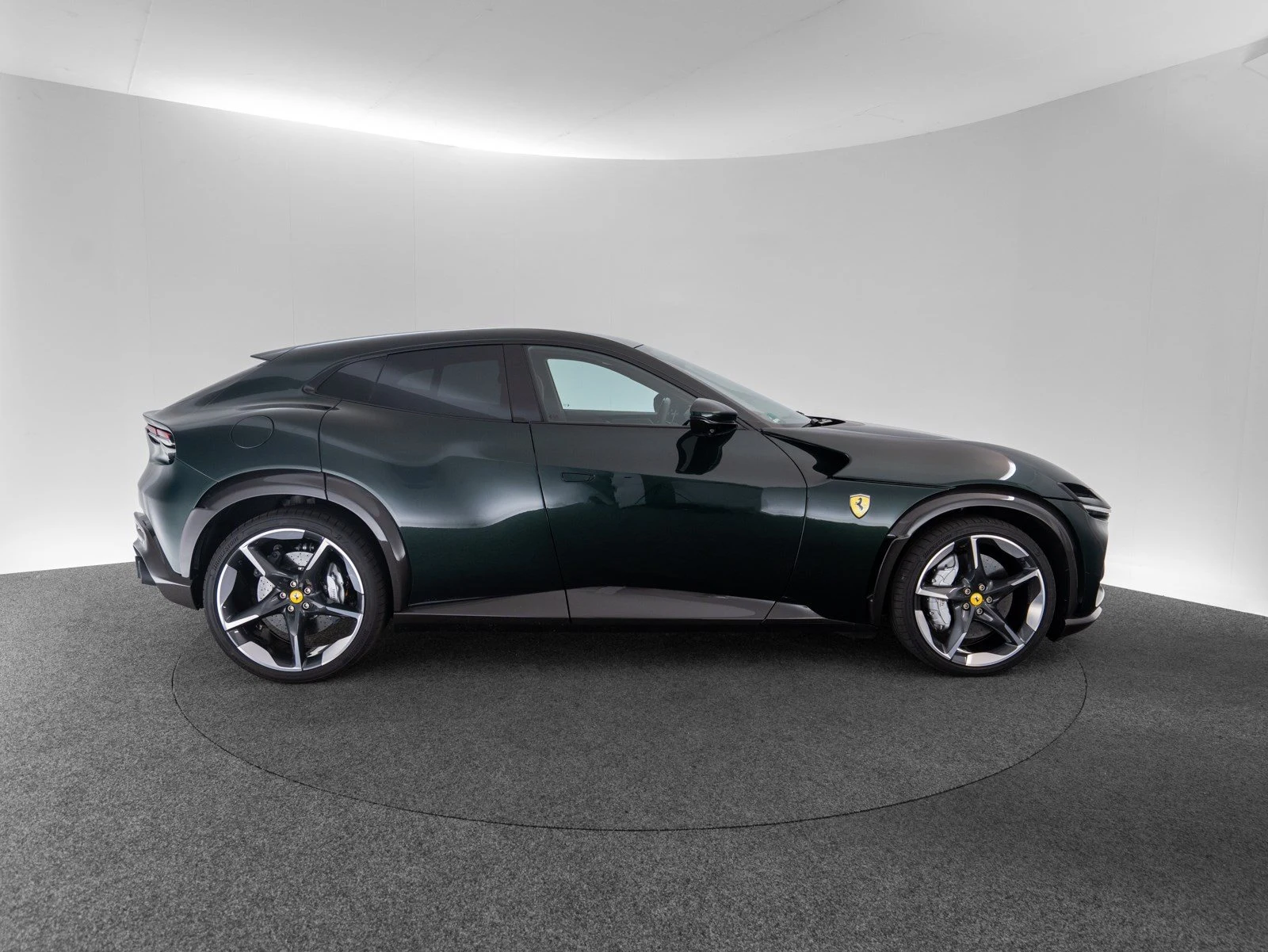 Ferrari Purosangue, 4/10