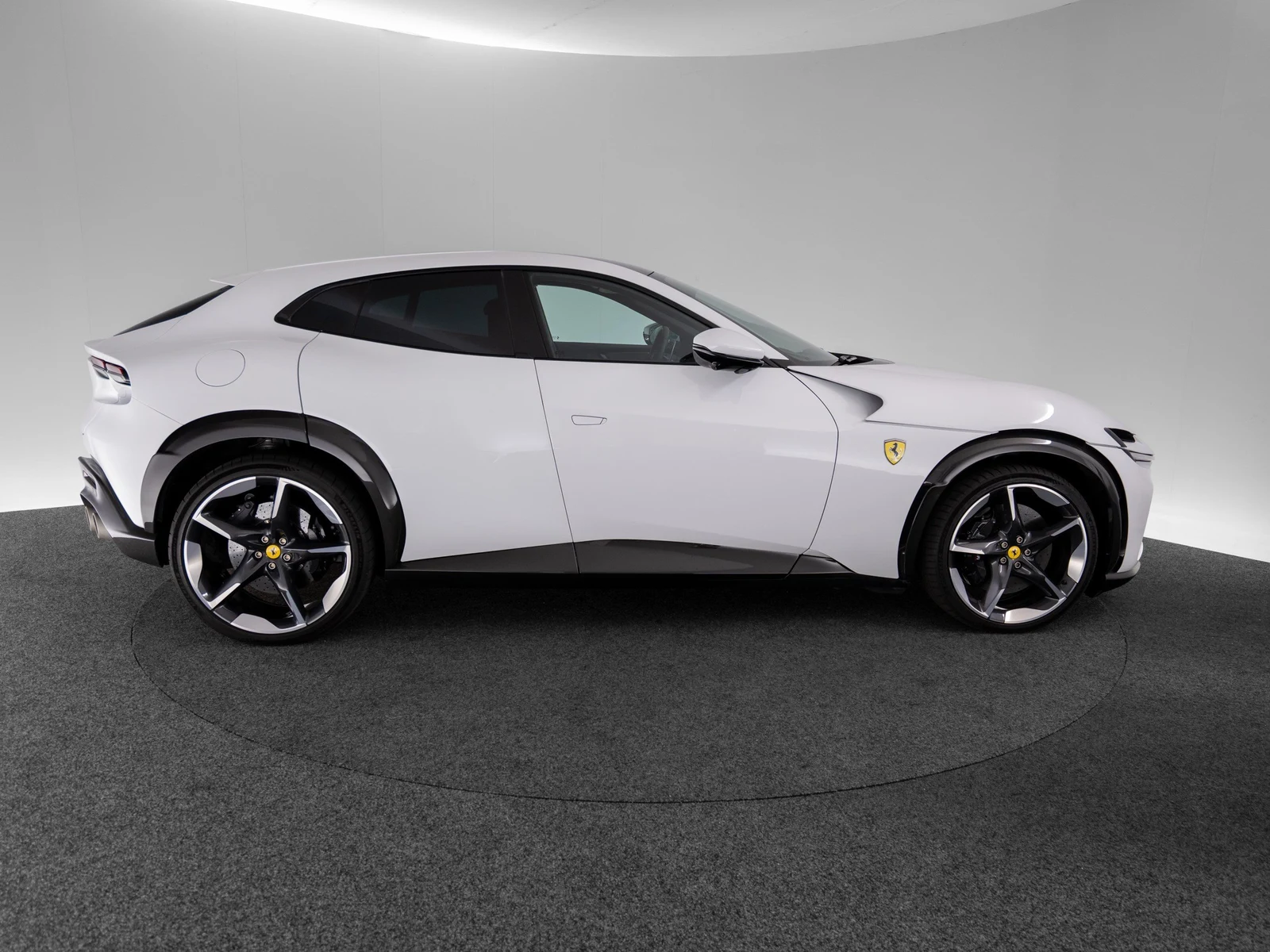 Ferrari Purosangue, 5/10