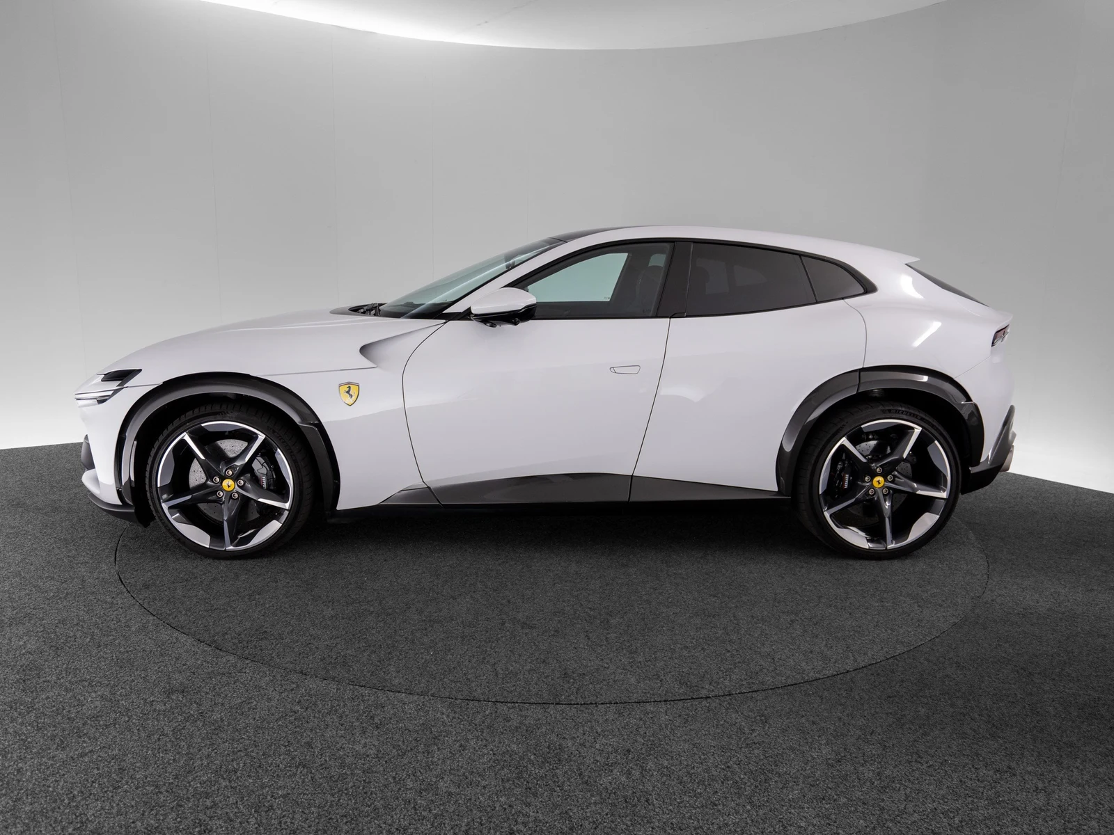 Ferrari Purosangue, 8/10