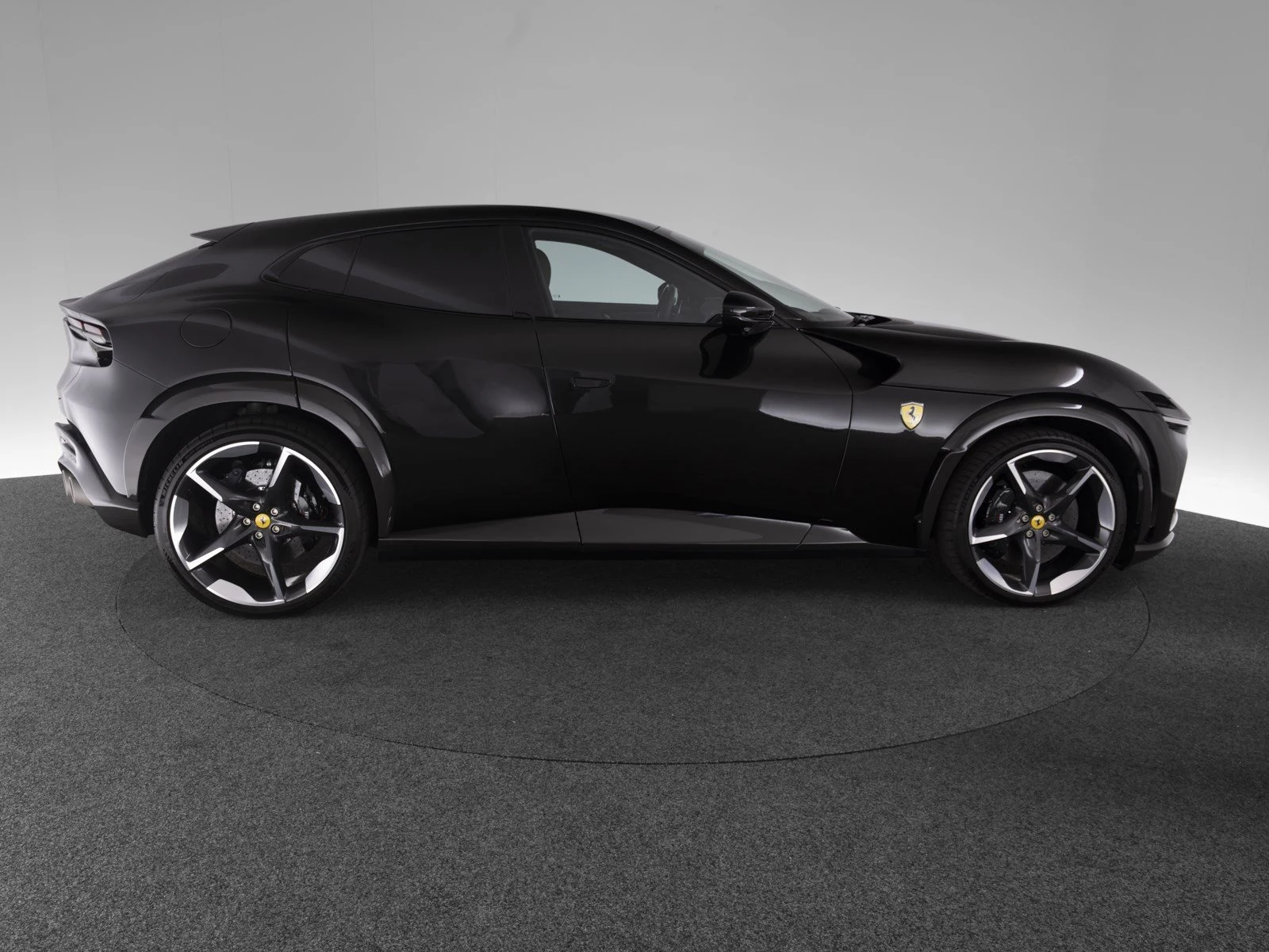 Ferrari Purosangue, 2/10