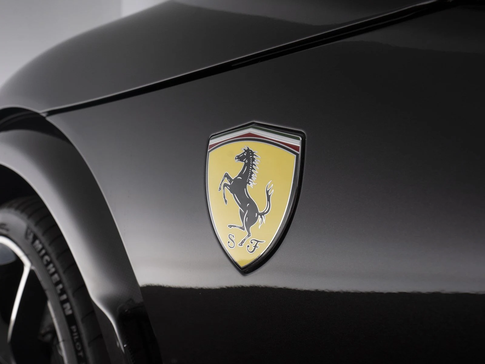 Ferrari Purosangue, 6/10