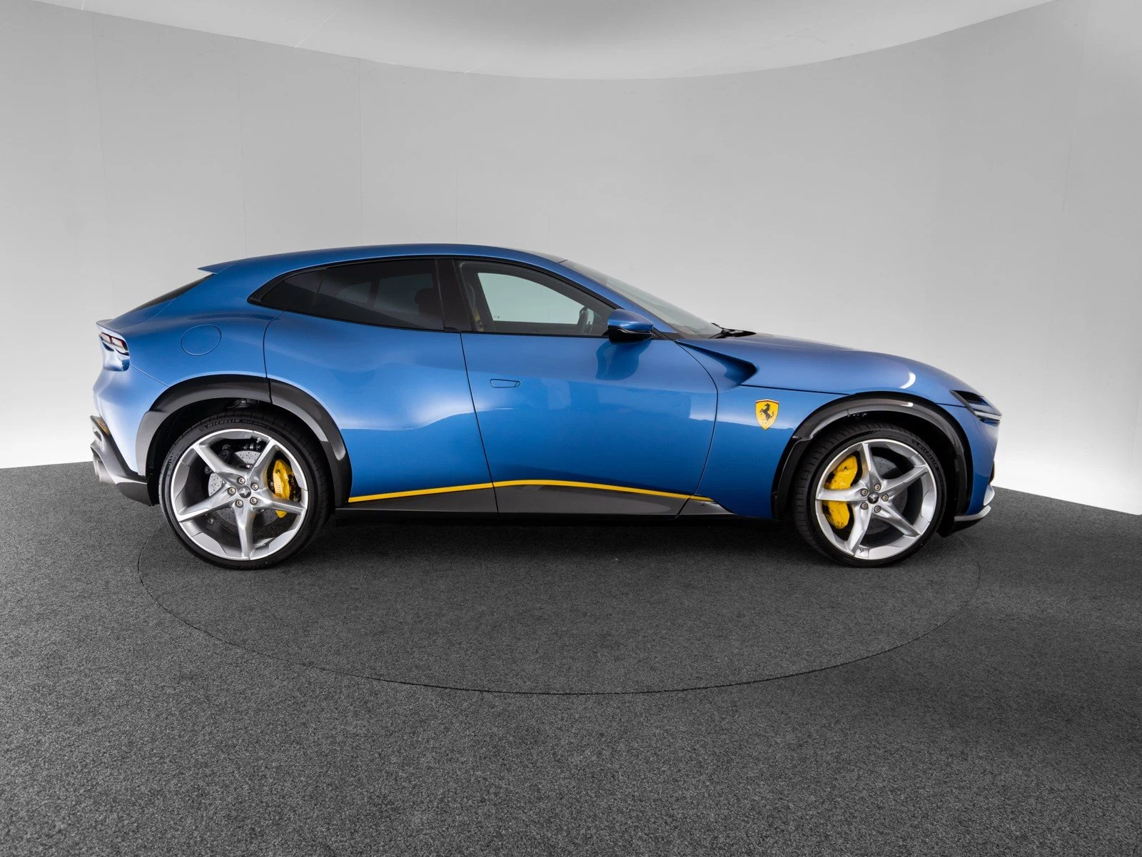 Ferrari Purosangue, 4/10