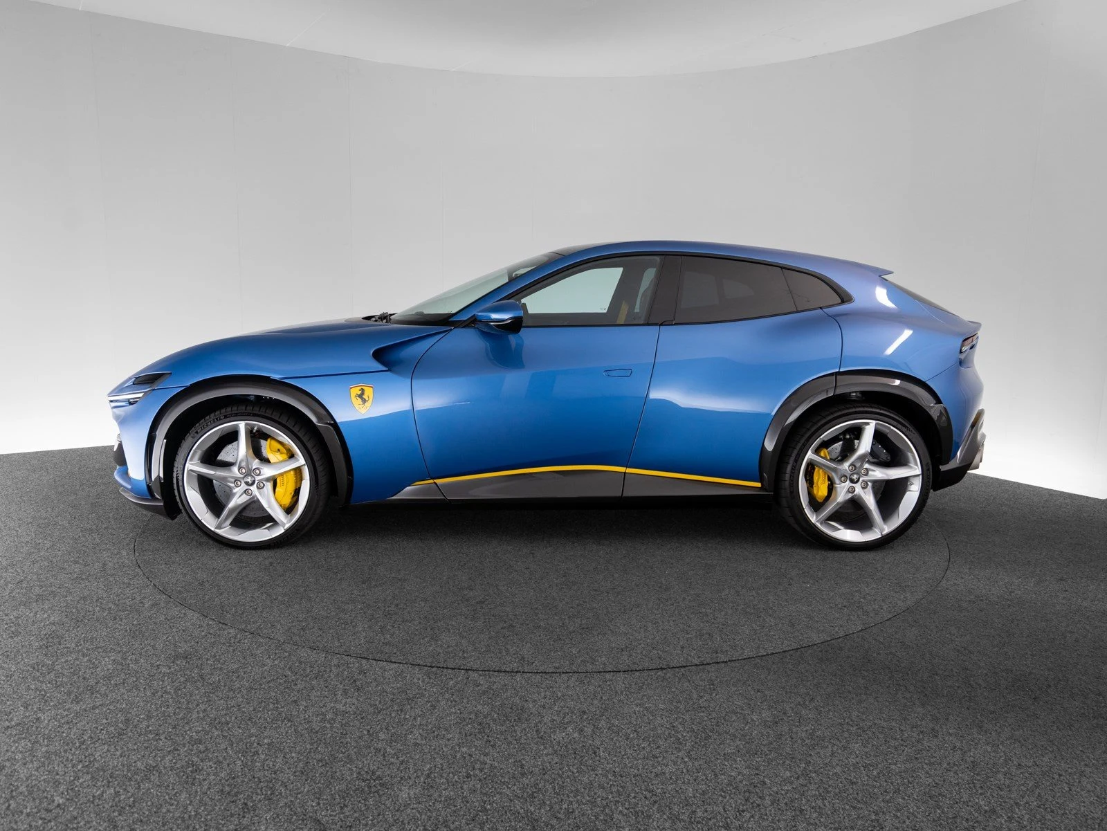 Ferrari Purosangue, 8/10